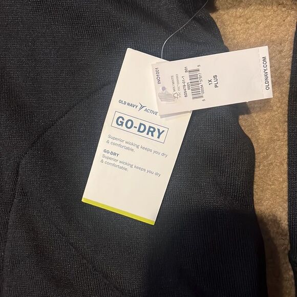 Old Navy dry Fit top - Picture 3 of 5